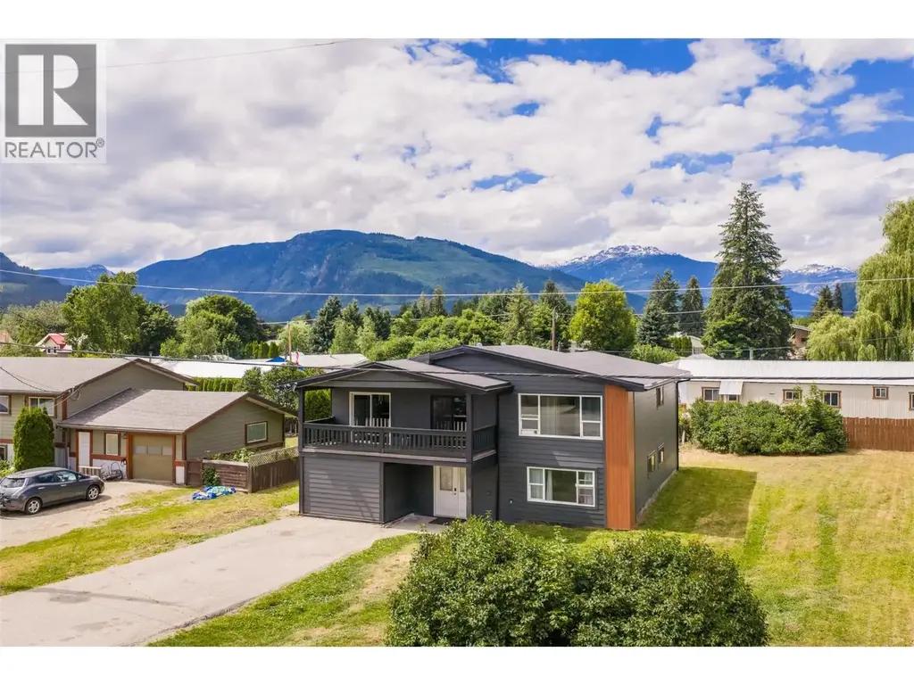 601 Barry Road, Revelstoke